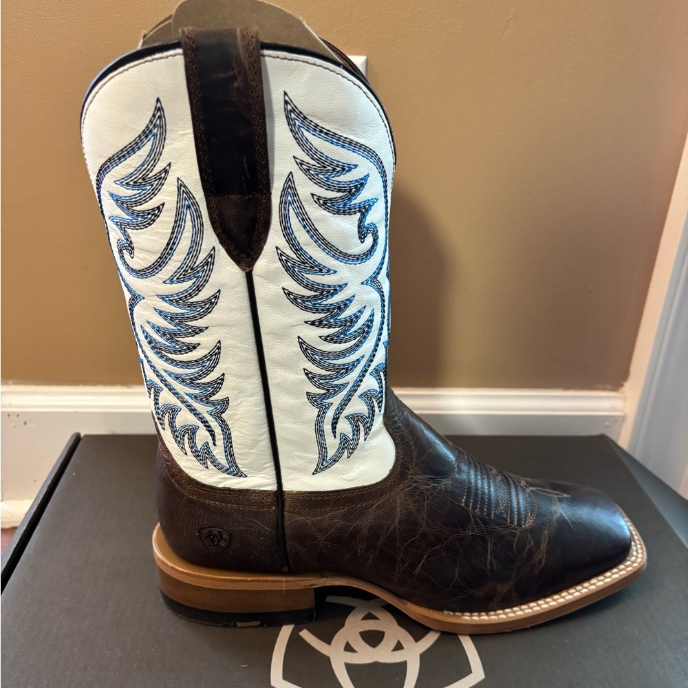 Ariat Men's blue and White Western Boots